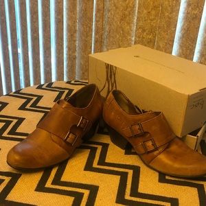 Distressed camel genuine leather shoe bootie